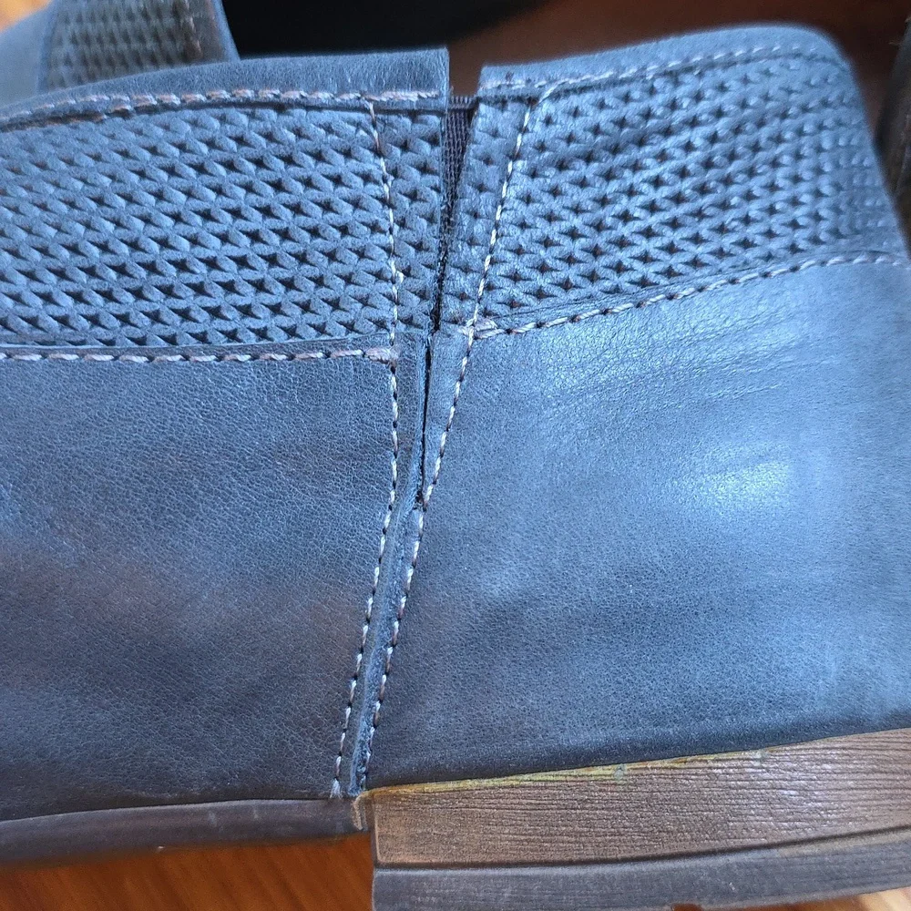 Bueno Blue Leather Sandals with Asymmetric, Open-Toe Design - Picture 5 of 8